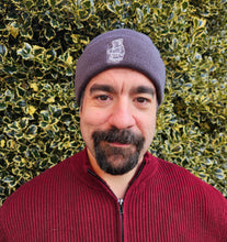 Laden Sie das Bild in den Galerie-Viewer, Grey Beanie Hat- Iwana bozu