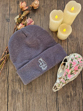 Laden Sie das Bild in den Galerie-Viewer, Grey Beanie Hat- Iwana bozu